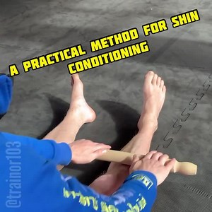 SHIN CONDITIONING. I’m often asked how do you condition your shins so that it doesn’t hurt in a fight. First things firsts…..it’s never not going to hurt. It just doesn’t hurt as much and you simply get to a point where it doesn’t bother you anymore. The old wives tales of rolling a glass bottle or rolling pin up and down your shin is not necessary. Hitting your shin with a stick/rolling pin is also not necessary. And don’t start kicking concrete post or palm trees like in kickboxer 😂. Best thi