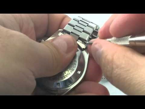 How to remove a 1479 bracelet from an Omega Speedmaster Professional MOTM
