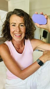 Who would have thought a foot file would become one of our best-selling products over the last 6 months?! 👣✨ But here we are - and for good reason! The Hanami Nano Glass Foot File is pure magic for your feet. It fits perfectly in your hand, gently buffs away dry, rough skin, and leaves your soles feeling silky-smooth. Think spa-day results without leaving home (or the awkward pedicure chat 😂). Your feet will thank you, your sandals will thank you, and honestly, so will anyone who gets a peek a