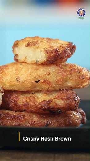 These easy to make homemade 'Hash Browns' are so crispy good, they can beat the restaurant style hash browns. Ingredients: 3 Potatoes (Grated) 1 Onion (Minced) 1 Garlic Clove (Minced) All purpose flour - 1 tbsp Corn Flour -1 1/2 tbsp 2 tbsp Oil 2 tbsp Water Salt METHOD 1. Take 3 grated potatoes, 1/2 minced Onion and 1 clove minced Garlic 2. Soak the potatoes for 10 mins 3. Boil pot of water 4. Add the drained potatoes to boiled water 5. Cook for 2-3 mins 6. Spread shredded potato out onto paper 