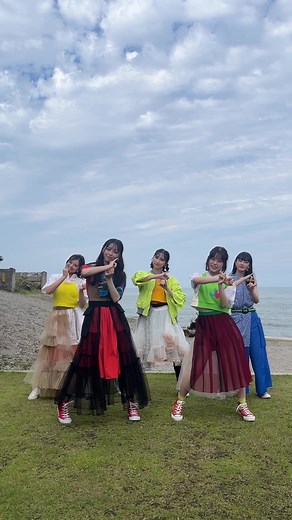 全身ダンスで魅せる「ONE LOVE ONE HEART」