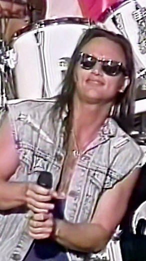 Queensrÿche performing "Jet City Woman" Live at the Oakland-Alameda County Coliseum, Oakland, CA, USA, October 12, 1991. • • • • • • • • • • #Queensrÿche #Queensryche #GeoffTate #MichaelWilton #ChrisDeGarmo #EddieJackson #ScottRockenfield #HeavyMetal #HeavyMetalMusic #HeavyMetalBand #ProgressiveMetal #ClassicMetal #MetalBands #ClassicRock #HardRock #HardRockBand #Rock #Guitarist #GuitarPlayer #GuitarHero #BassGuitar #BassPlayer #Drummer #Drums #80sRock #80sHeavyMetal #80sMetal #90sMetal #1991 #A