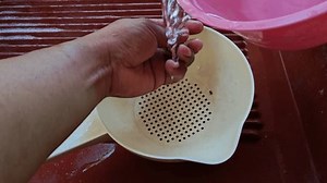 Gros plan sur une personne rincant : vidéo de stock (100 % libre de droit) 3999555765 | Shutterstock