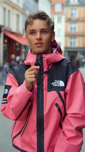 “I bund og grund tror jeg, det bundede i, at hun aldrig selv var blevet såret på den måde, som hun egentlig havde såret mig” 💔 JONATHAN åbner op om sin debutsingle “hun mærker aldrig smerten.” og hvordan han startede sit musikalske eventyr 🎵 🎥 Christian Bøggild Otte | GAFFA Danmark