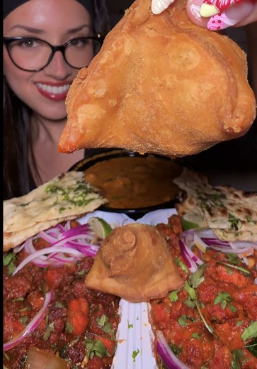 Eating Indian Food with Hands | Pista House Mukbang