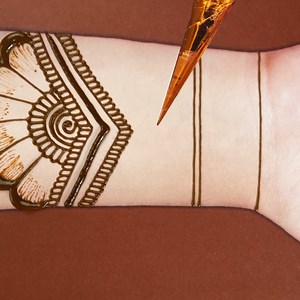 623K views · 20K reactions | Beautiful easy mehndi design for front hands - easy bridal henna designs | Mehndi Planet | Facebook