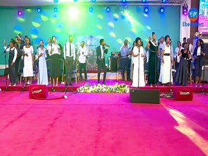 ZVAMARONGA (Cover) – Divine Hope Singers Amados! Louvemos, Louvemos, Louvemos a Deus, pela Sua infinita misericórdia, Seu infinito amor, Sua bondade e por nunca falhar em cumprir com a Sua promessa. Louvemo-Lo com hinos, cânticos, danças e, acima de tudo com as nossas obras. Encontre este e outros videos nas páginas oficiais do Ministério Divina Esperança: Facebook: www.facebook.com/ministeriodivinaesperanca; Youtube: / @lourencofoleministries , e / @lourencoministrieslivestream . Subscreva-se e