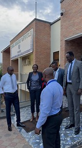 Umuyobozi Mukuru wa Banki ya Kigali, Dr. Diane Karusisi, ari kumwe na Levi Gasangwa ushinzwe ubucuruzi ndetse n’abagize itsinda ryita ku bigo bito n’ibiciriritse (SME team) basuye RGL, ikigo kizwiho gutanga serivisi zo gucunga umutekano hirya no hino mu Rwanda. Basuye ibikorwa bitandukanye by’ikigo RGL mu rwego rwo kureba aho kigeze kiteza imbere no kumenya ibyo gikeneye ngo kirusheho kwaguka. Banki ya Kigali yiyemeje guteza imbere ibigo nk’ibi kuko bigira uruhare runini mu kuzamura ubukungu bw’