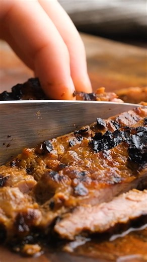 This vibrant Healthy Thai Peanut Salad with Grilled Flank Steak is a protein-packed dish bursting with bold, fresh flavors. Topped with a creamy homemade Thai peanut dressing, it’s the perfect balance of healthy and satisfying! Perfect for lunch or dinner!數綾樂 Recipe: https://ohsweetbasil.com/healthy-thai-peanut-steak-salad-recipe/ #ohsweetbasil #recipe #thai #peanut #steak #salad #dinner #easy dinner | Sweet Basil | Facebook