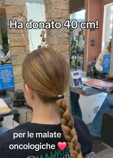 Donazione di Capelli per Donne Malate di Cancro