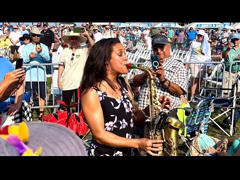 Vanessa Collier INSANE Sax SOLO In The CROWD! TBBF