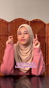 SEBELAH ANAK HISAP, SEBELAH LAGI SUSU MEMANCUT! 🫣 Sejak amal Lactation Jell-Y ni memang berbeza. Susu badan dah meriah. Tengah susukan anak pun susu sampai memancut keluar. Pekat! Dari makan satu sachet sehari kena selangkan 2 kali sehari baru makan 😅 Alhamdulillah dah tak risau susu kurang sekarang ni. Tapi risau kalau anak lambat menyusu je! #nufiya #nufiyahq #nufiyapenemanibumengandungdanmenyusu #nufiyasupportbreastfeeding #nufiyacarekit #lactationjelly #koyaksrappmakan | Nufiya