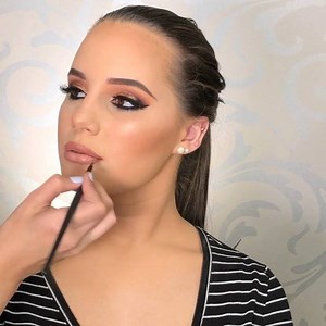 18 reactions | Makeup Glam on this beauty  A #Bronzed #look ! Lipstick coming soon from SerinaBeauty Lashes also from SerinaBeauty ❤️ | Makeup by Darsys | Facebook