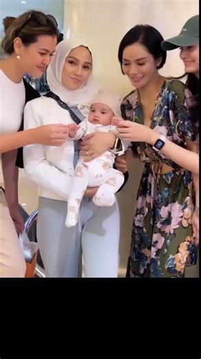 Reunion bawang merah berkulit putih | Rebecca Tamara