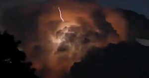 Expert explains 'extraordinary' lightning clouds over Hull