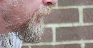 Video Stok Old Man Beard Smoking Cigarette (100% Tanpa Royalti) 10063754 | Shutterstock