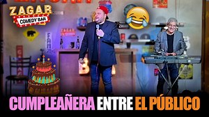 Cosos Cañón busca que regalarle a la cumpleañera en pleno show. 🥳🍰🎂🤣😂 | Zagar Comedy Bar