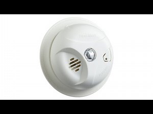 First Alert Lithium Battery Operated Smoke Alarm with Escape Light (SA304LCN)