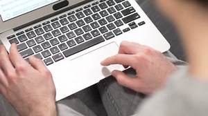 Using Touch Pad Laptop Computer: Stockvideos & Filmmaterial (100 % lizenzfrei) 1008337159 | Shutterstock