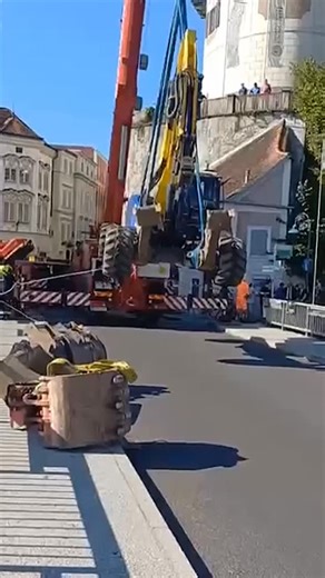 #baustelle #bagger #schreitbagger #wasser #sommer #lego #schönhoferbaggerungen #feuerwehr #kran #steyrfluss #kaiser #kaiserwetter #regen #starkregen #hochwasser #reparaturarbeiten #umleitung #kaisers12allroad4x4 #brücke #straßensperre | Patrick Schönhofer