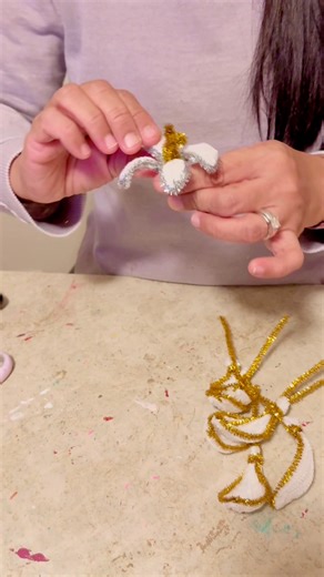 Easy craft- I’m making more white poinsettias for my Christmas🎄 #easycrafts #poinsettiasforchristmas #HandmadeDecor | Fil_Am Crafty Corner