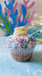 🐚🧁🐚🧁🐚🧁🐚🧁🐚🧁🐚🧁 #sprinkles #cupcake #seashells #beach #cake #cakedecorating | Treat Yourself Cakery