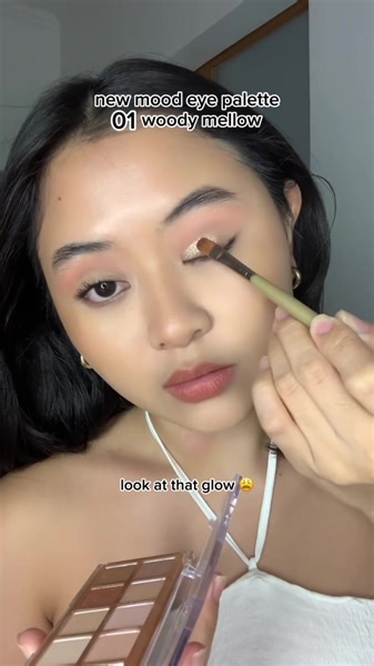 Love all things that sparkle? ✨ Be a stunner and put on some more glitter by combining our shiny eyeshadow shades from the Color Blossom New Mood Eye Palette and Daily Basic Palette for an extra shimmer! 🪄 Tap the link for a beaming makeup look 🌟: https://linktr.ee/naturerepublicph | Nature Republic Philippines