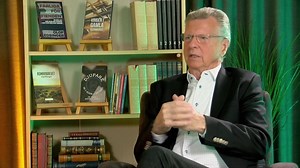 Lennart Åsbergs programserie "Bokhyllan" är ett inspirerande program fyllt med böcker. Lennart välkomnar gäster för att samtala kring böcker av alla dess slag och former. Gästerna är en blandad kompott av författare, pastorer och ledare, men även vanliga människor som alla älskar att läsa böcker. Du ser nytt avsnitt med Micael Lundin på måndag 11:e Mars kl. 21:00. På Kanal 10 eller www.kanal10.se #Lennartåsberg #Kanal10Sverige #Bokhyllan #Böcker #Intervju | Kanal 10 Sverige