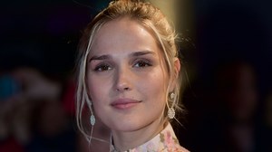 Camille Lou fiancée : son chéri Romain Laulhé lui a fait sa demande en mariage le jour de ses 30 ans (PHOTO) - Télé 2 Semaines