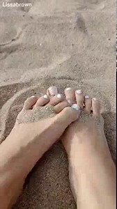 Puedo hacer estos movimientos y no precisamente sobre la arena ?...#feetpic #feet lover #feetcontent #feetfethish #...