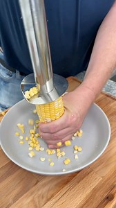 How to easily remove corn from the cob | Prompted Reality