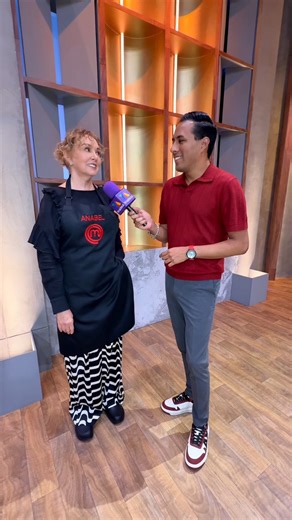 ¡Anabel piensa que le cae mal a Bárbara! Y que por esta razón le dio el mandil negro, ¿será cierto? 🫢🚨 Antonio Betancourt te tiene el chismecito. 🔥🎥 #MasterChefCelebrity | MasterChef México