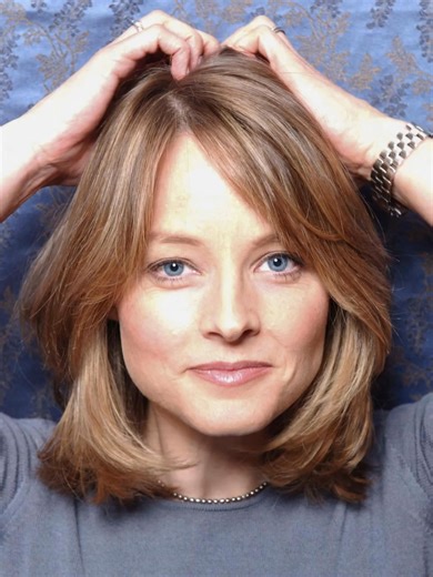 21K views · 72 reactions | “Paparazzi recently captured a rare moment of Jodie walking with wife and son”  Fans were confused by Jodie Foster’s unusual outfit while out with her wife, Alexandra Hedison, and son. It was a rare public appearance for the family, and the outfit left many questioning her style. See the photos in the comments below  | People's stories | Facebook