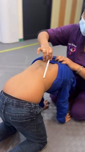 🧠✨ Why We Test the Spinal Galant Reflex in Children Did you know that a simple stroke along your child’s lower back can tell us so much about how their nervous system is developing? This is called the Spinal Galant Reflex — one of the key primitive reflexes we assess in therapy. What is the Spinal Galant Reflex? It’s an automatic movement babies are born with. When you gently stroke one side of the lower back, the hips naturally wiggle toward that side. This reflex helps with crawling, rolling,