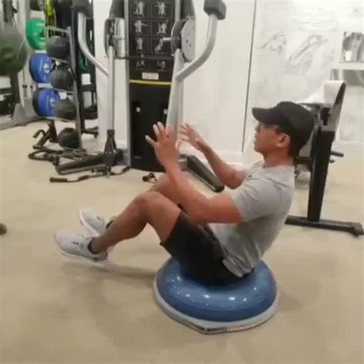 🔥 CORE CHALLENGE FOR BEASTS ONLY 🔥 Bosu Balance Trainer Medicine Ball Partner Drill If you want a strong core, you train it. If you want an unbreakable core… you EARN it. 👊🏽 Today’s partner challenge hits everything—balance, stability, endurance, coordination, and that mental toughness that separates the average from the unstoppable. Here’s the move: 💥 Balance on the dome side of the Bosu Balance Trainer 💥 Partner throws the medicine ball your way 💥 You catch → Russian Twist left → Russia