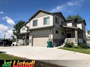 Superb duplex with great income opportunity! Inside features laminate...