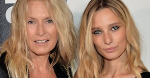 Diaporama : Ilona Smet : Sa mère Estelle Lefébure partage de sublimes photos de famille pour son anniversaire