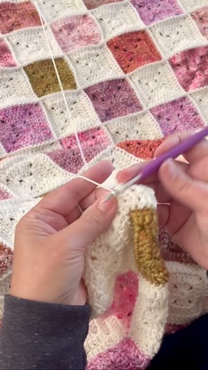 💗Are you making a Battenberg Blanket too?💗 Tag me or leave a note in my comments if you have a Battenberg Blanket on the go now too, so I can share them all in my stories for others to see and admire 😍 Sending out lots of Battenberg love to those of you I have touched & inspired to join me on this little journey together, I really really love that 💗💗💗 #grannysquaresblanket #grannysquareblanket #sharemycrochetmakes #crochetblanket #crochetedblanket #crochetthrow #crochetafghan #mycrushonbla