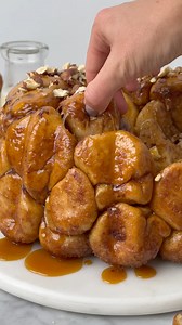 The most gooey and delicious vegan monkey bread made from scratch that tastes just like the classic! Grab the full recipe on my site. Enjoy! | The Banana Diaries