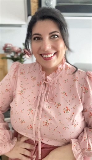 La “glasa modificada” puede ser tu salvación, pero…¿habías oido hablar de ella? 🍪 Toma nota de qué es, cómo prepararla y qué precauciones especiales debes tener si vas a usarla para crear tus #galletasdecoradas, especialmente si vas a pintarlas 🎨♥️ Cuéntame, ¿usas este tipo de #icing para tus #cookies? ¡Guarda este post para más adelante! #clasesdecoraciondegalletas #galletasdecoradas #decoraciondegalletas #royalicing #royalicingcookies #royalicingart #glasareal #cookiedecorating #aixazunino #