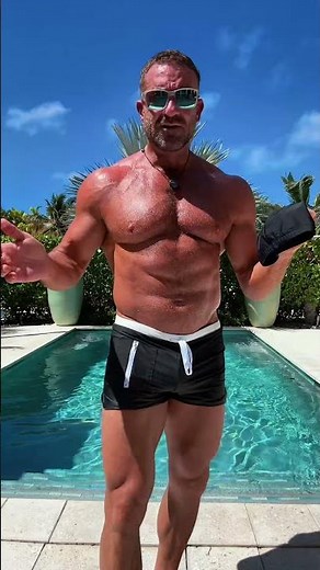 Upgrade your swim game with the COOFANDY Men’s Swim Trunks..the perfect balance between a classic