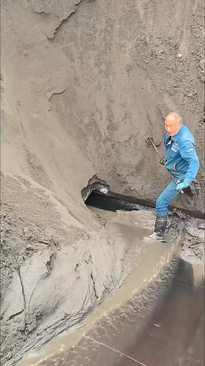 Risky labour work #shortsreels #Dangerous #satisfying | Intersting stories