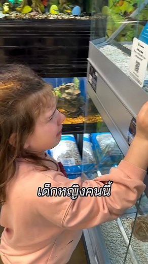 ใจสลาย! เมื่อเด็กน้อยได้เจอ นก ที่หน้าตาเหมือนตัวที่หายไป
