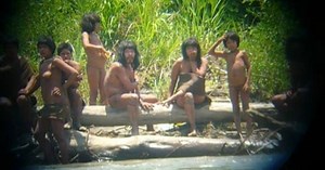 Cảnh hiếm về bộ tộc sống biệt lập chưa từng tiếp xúc với thế giới bên ngoài