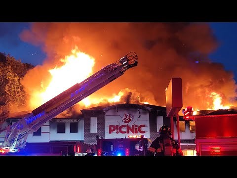 ARRIVAL CONDITIONS: Intense Second Alarm Grocery Store Fire. [RAW FOOTAGE - EXPLOSIONS] 6/20/21.