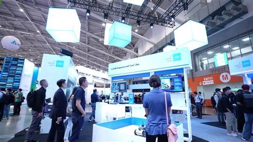 Computex 2024 のインテルブースでは、インテル Core Ultra プロセッサーを搭載しOpenVINO ツールキットを使用した、AMR（自律走行搬送ロボット）のデモを行いました。 倉庫や物流の自動化に貢献するロボティクス・ソリューションをご覧ください。 #AI #COMPUTEX2024 #IntelCoreUltra | Intel