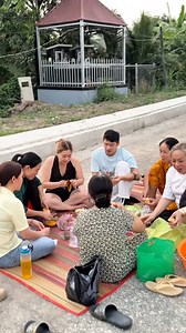 360K views · 8K reactions | Vậy chớ lúc đi nói với chông con: Má đi bộ nhen con | Gia Hieu | Facebook