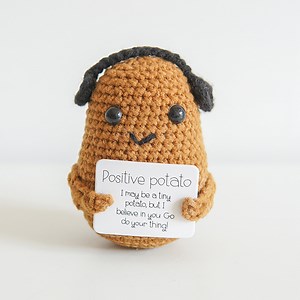 [Hot Item] OEM Cute Positive Potato Handmade Crochet Woolen Ornament Doll
