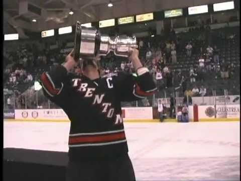 Trenton Titans hoist the 2005 Kelly Cup