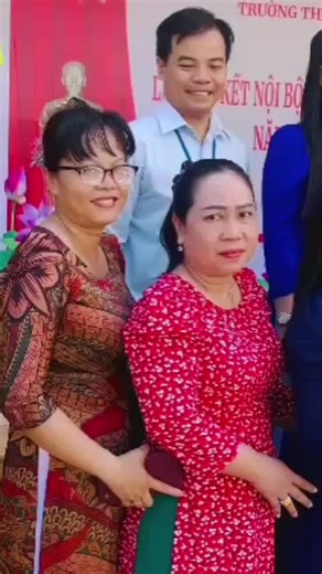 Cô X dạy hoá trên TikTok